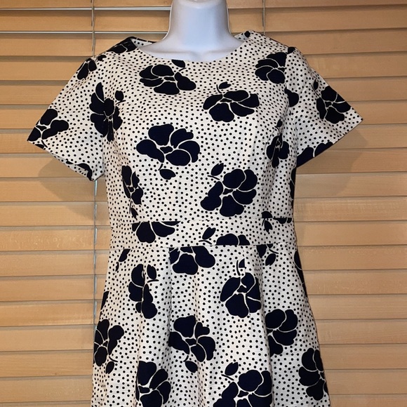 Boden Sierra Floral Print Textured Dress - Picture 5 of 12